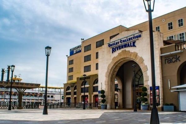 The Outlet Collection at Riverwalk