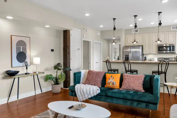 Burgundy Bywater Cottage: A Cozy Corner Stay