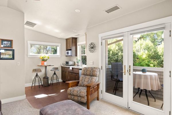 | Fabulous Downtown King Suite w/ Balcony |