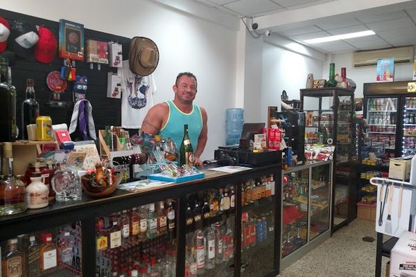 Uvita Discount Liquor Wine and Cigars