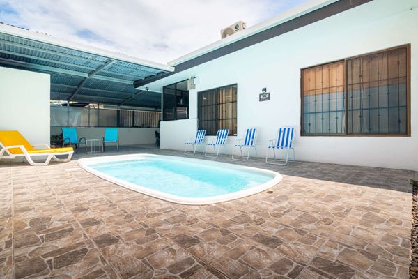 Fun! Great location-Near beaches-shopping-medical