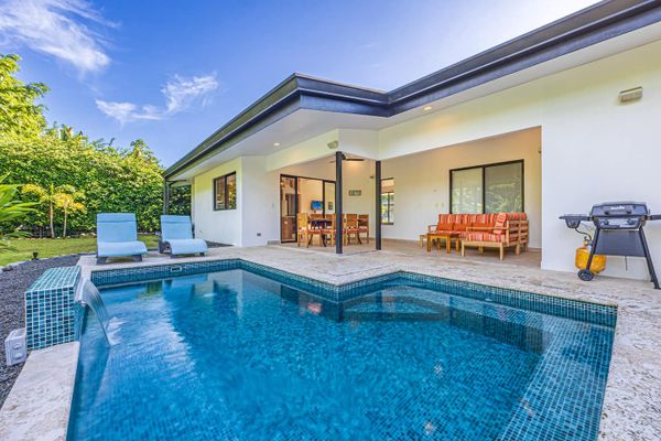 Walk to Beach Restaurants-240MB internet-Uvita