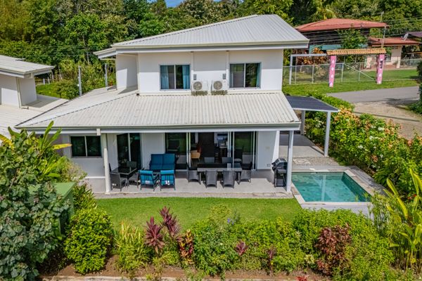 Sleep 8-EZ access-beach-restaurant-concierge