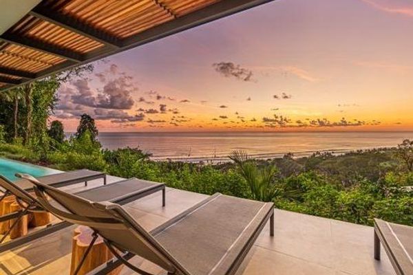 Luxury-Sleep 16-Dominical-25meter pool-Luxury