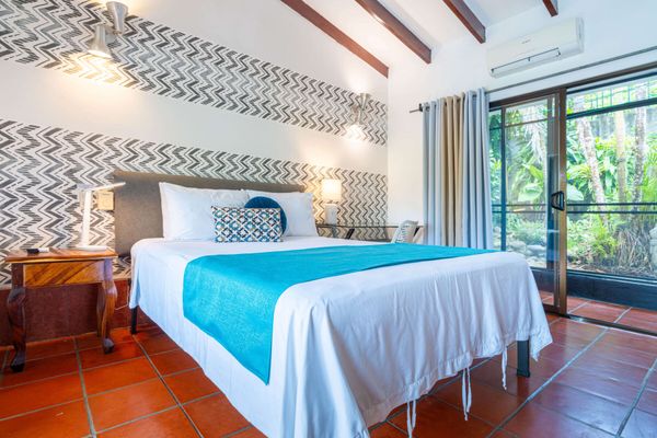 Studio suite-Great Location-Walk to coffee
