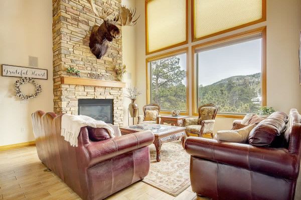 Secluded and Spacious Mountain Getaway – 30-Day