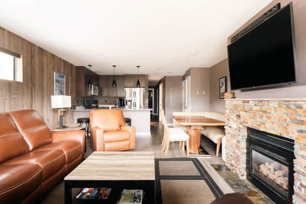 Choice Condo – Walk to Gondola – Sleeps 7!