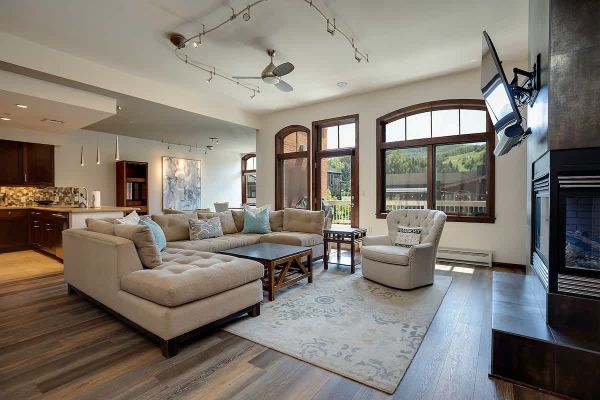 Sprawling Condo | Central Downtown | Free Shuttle