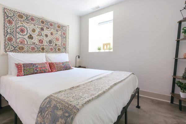 Chic Lower-Level Stay – Prime Walkable Locale