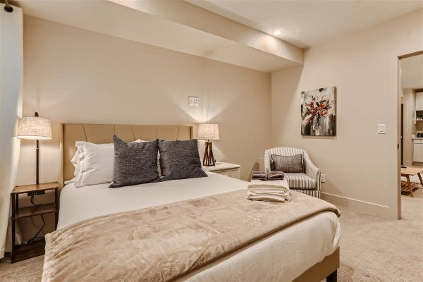 Serenity at Sloan’s | 1-BR with a Modern Twist