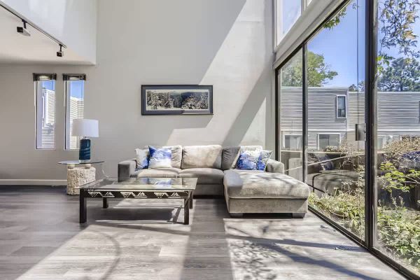 Sunny Suburban Getaway | 4BR Condo + Pool | 30 day