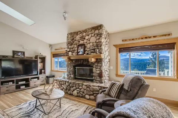 Mountain Retreat / Deck, Views / Sleeps 10