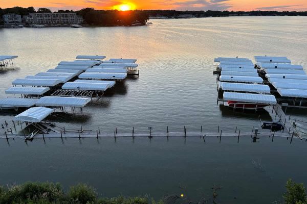 Sunset Shores, 4BR Lake Escape, Family Friendly