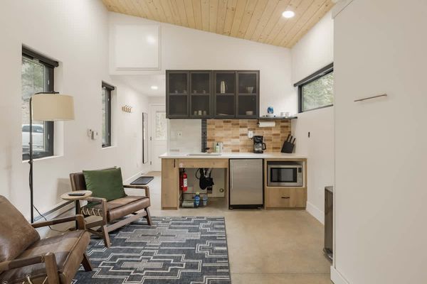 Studio Stay, Your Basecamp in Grant, Soak & Sweat