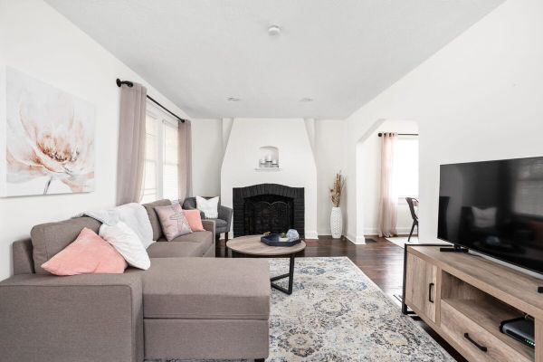 Pets Welcome | Central Broad Ripple Charm