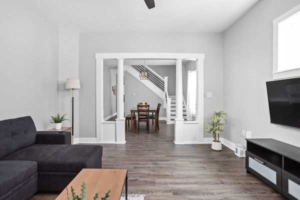 2 Bed, 1.5 Bath Downtown Indy Modern Retreat