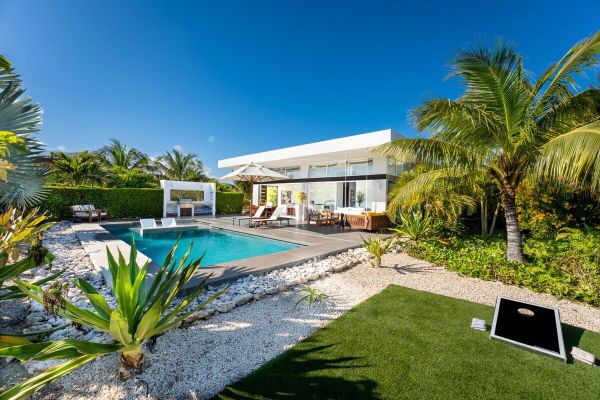 Villa 7 – Ideal for families with teens or 2 couples