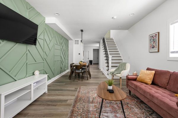 Pet Friendly | Sleeps 6 | Indy Retreat