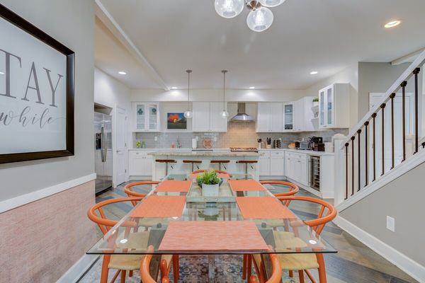 Urban Getaway with Space to Share | Sleeps 8