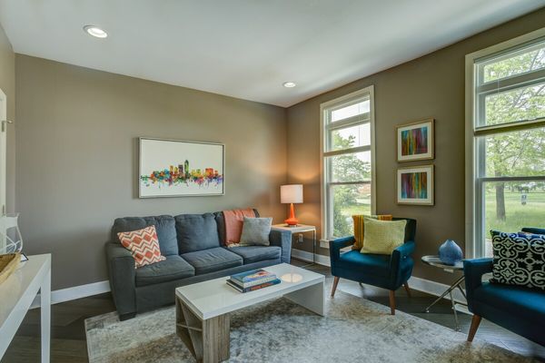 Sleeps 8 | Downtown | Spacious Modern Getaway