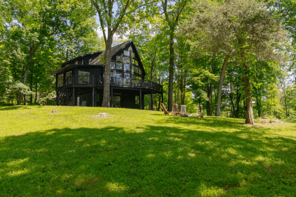 Rhinebeck Chalet: Modern Stylish Retreat