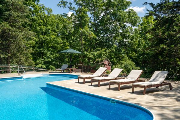 Todd Hill Farmhouse: Historic Charm & Luxury