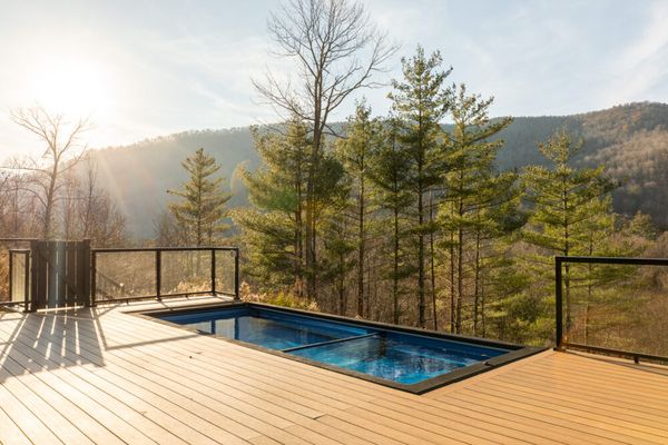 Fawn Hill: Elevated Log  Cabin w/ Year-Round Pool