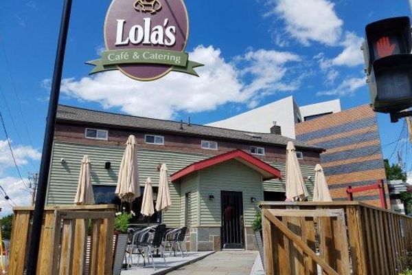 Lola’s Cafe