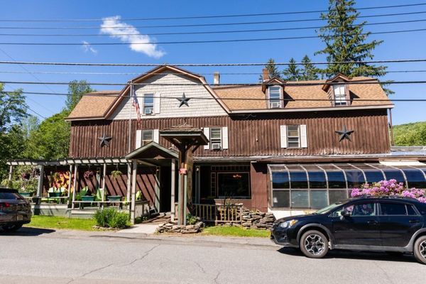 Pine Hill Arms Hotel | The Arms Restaurant and Saloon