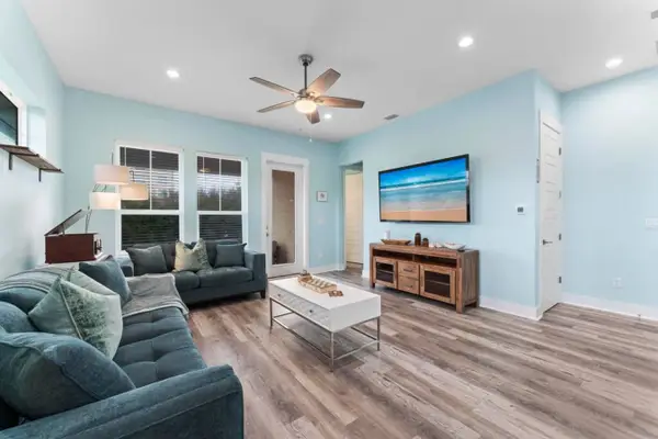 Turquoise Turtle | 4BR with Hot Tub & Game Room | Block from Beach | Jacksonville