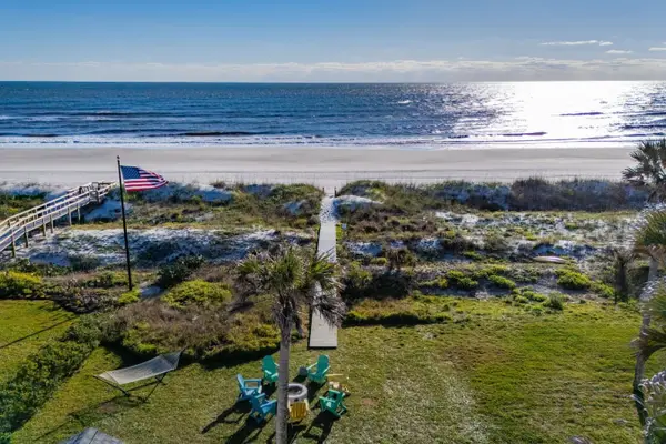 Retro Beachfront Bliss | 5BR Oceanfront on Duval Drive | Beach Access| Jacksonville Beach