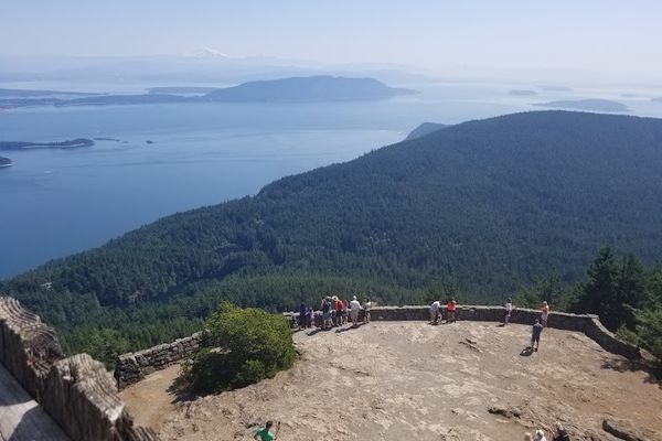 Hiking Mount Constitution: Bragging Rights and Epic Views! 💪