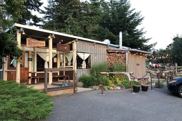 Hogstone’s Wood Oven