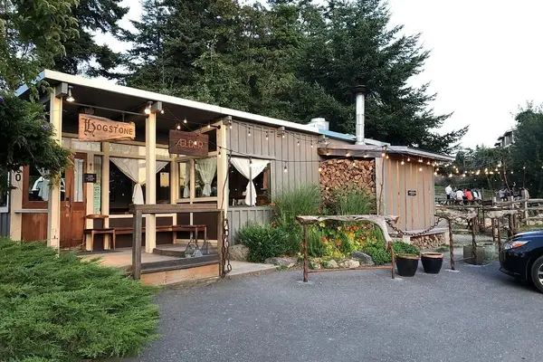 Hogstone’s Wood Oven