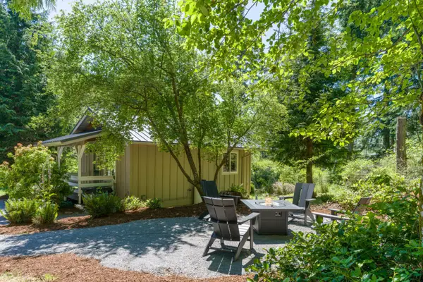 Pet-Friendly, Minutes to Town, Beaches, Kayaking