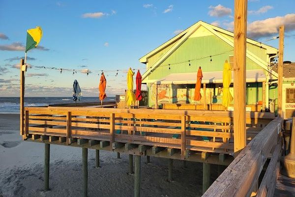 Fish heads bar & grill