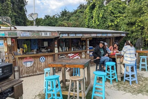 Roadside bar & grill