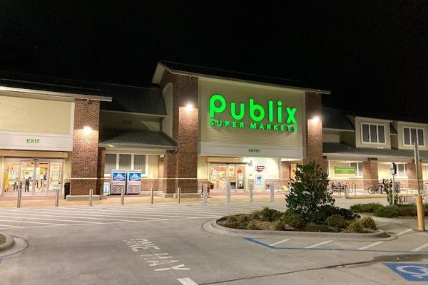 Publix super market at first flight square