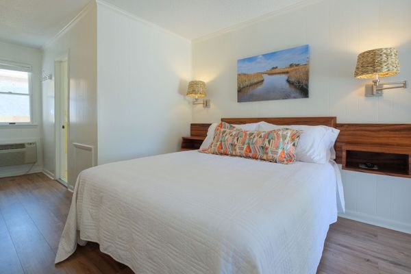 ‘Sea Oat Suite’ Bluff Shoals Motel – Room 1