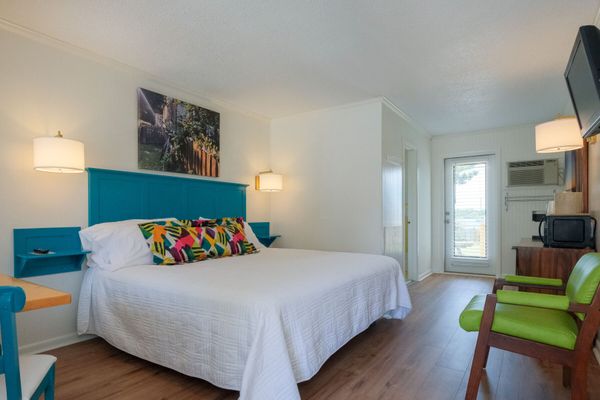 ‘Skipper Suite’ Bluff Shoals Motel – Room 6