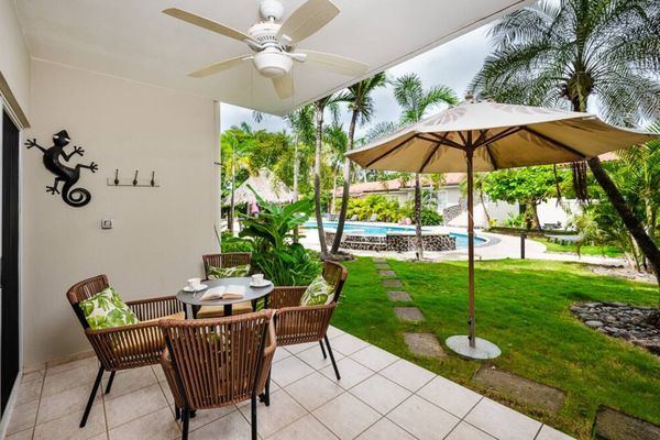 Beautiful Beachfront Condo steps to the beach