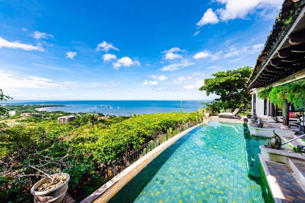Ocean view Infinty Edge Pool with  in-law suite