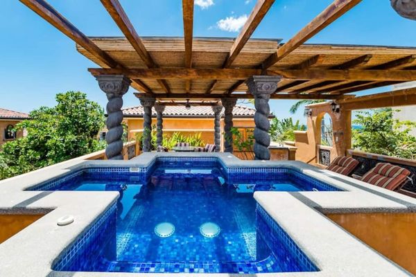 Rooftop Jacuzzi & Private Pool Across from Beach