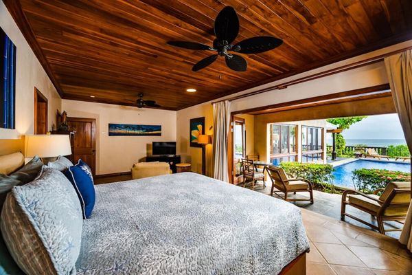 Exclusive Beachfront Villa Private Pool & BBQ
