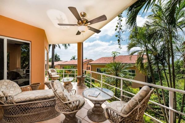 Beachfront  King Bed Full Ktch, Pool & large TV!