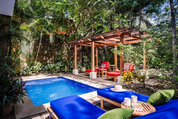 Home with Private Pool Close to the Beach