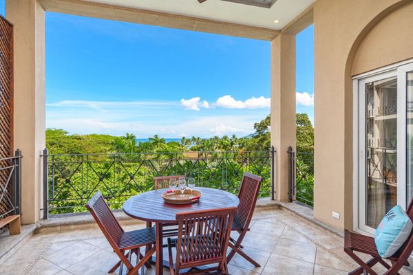 Beautiful Ocean View Condo Steps to the Beach