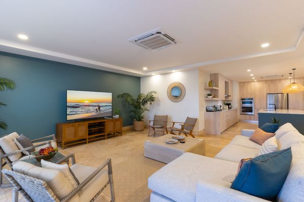 Stunning Remodeled Beachfront Condo!
