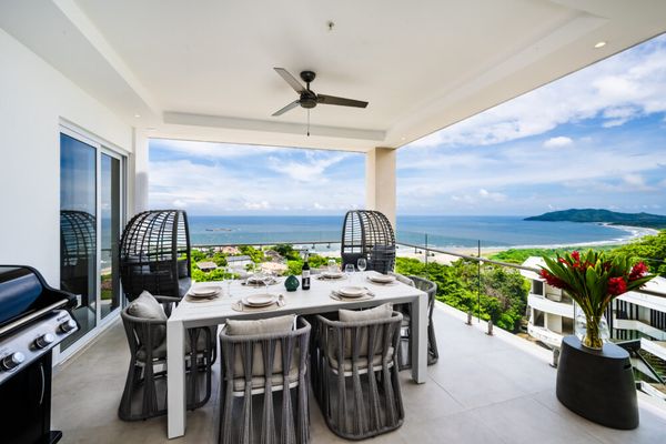 Beautiful Ocean View Condo with Infinity Edge Pool