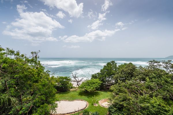 Tropical Elegance and ocean views on the beach in